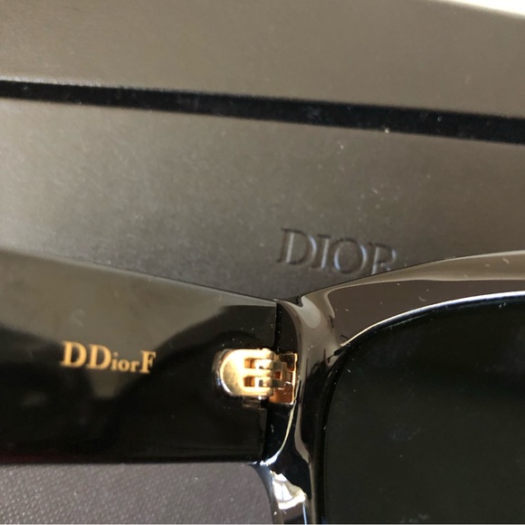 NEW IN BOX Dior DDiorF sunglasses in black colour with gold CD letters - Picture 12 of 12